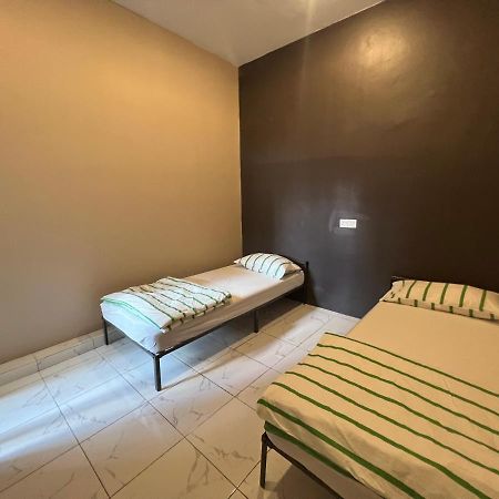 Theatbas Homestay 17 In Seri Iskandar Perak 3 Bedroom Bota ภายนอก รูปภาพ
