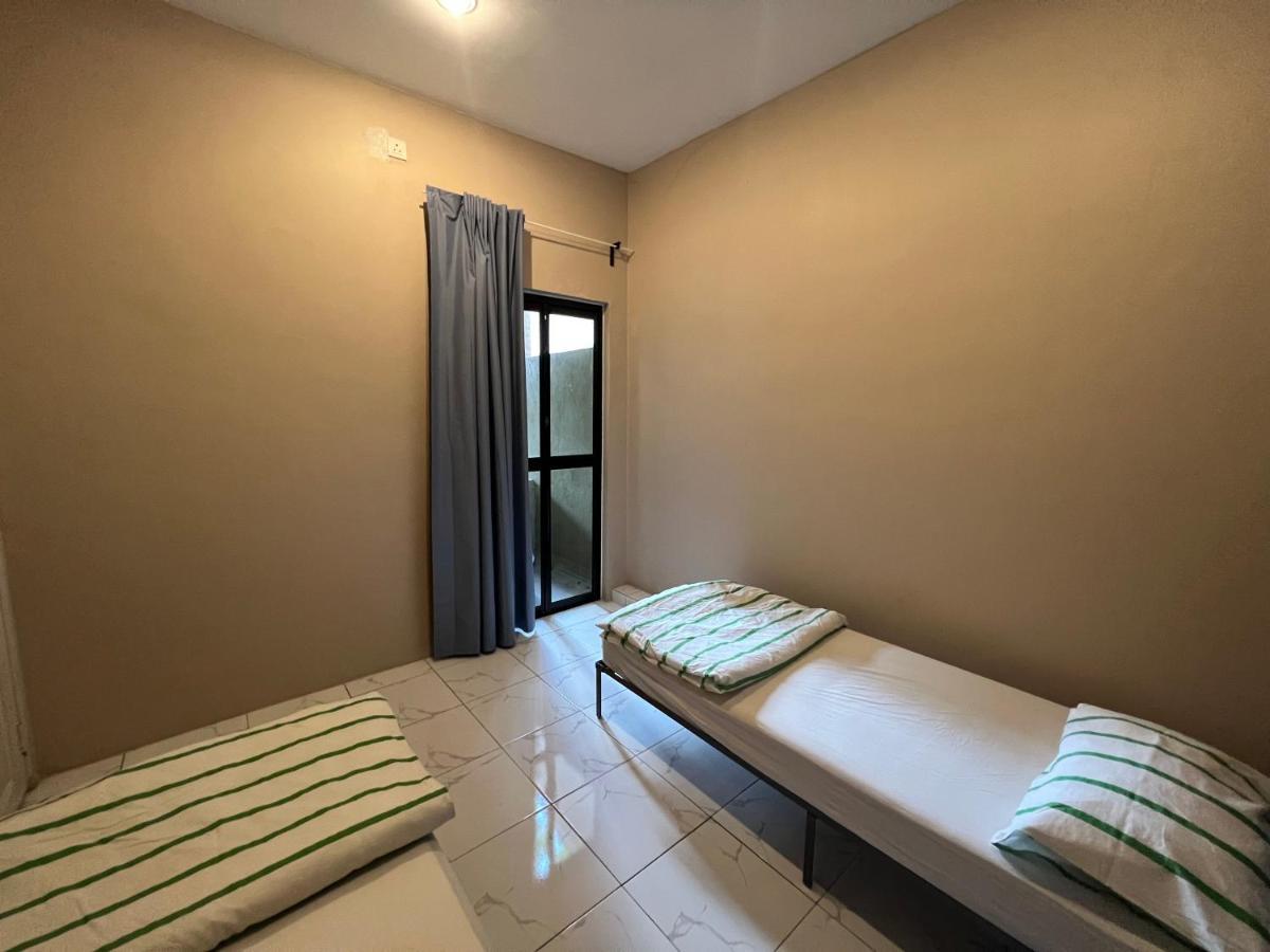 Theatbas Homestay 17 In Seri Iskandar Perak 3 Bedroom Bota ภายนอก รูปภาพ