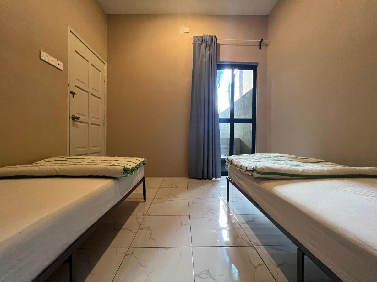 Theatbas Homestay 17 In Seri Iskandar Perak 3 Bedroom Bota ภายนอก รูปภาพ